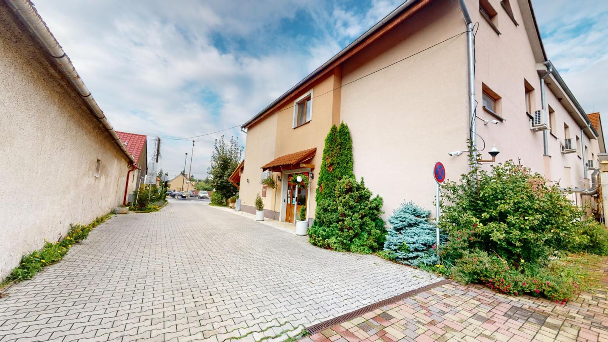 Rusovsky Penzion Bratislava Buitenkant foto