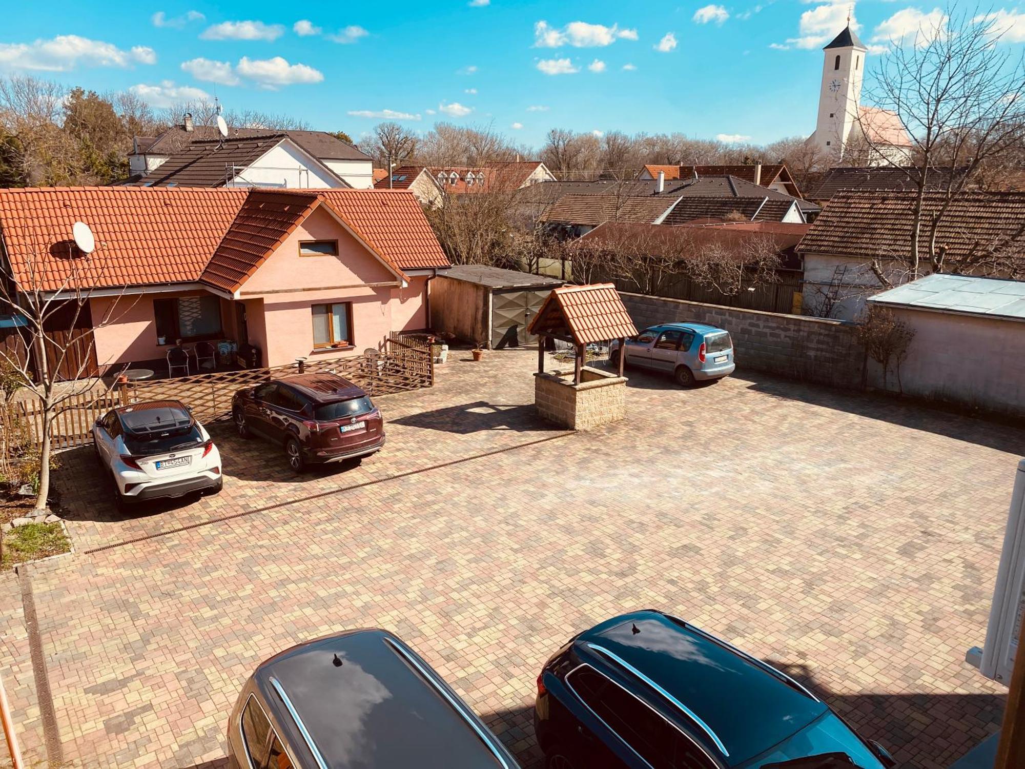 Rusovsky Penzion Bratislava Buitenkant foto