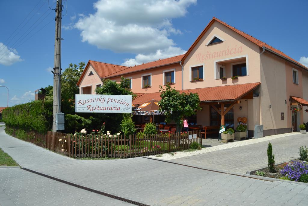 Rusovsky Penzion Bratislava Buitenkant foto