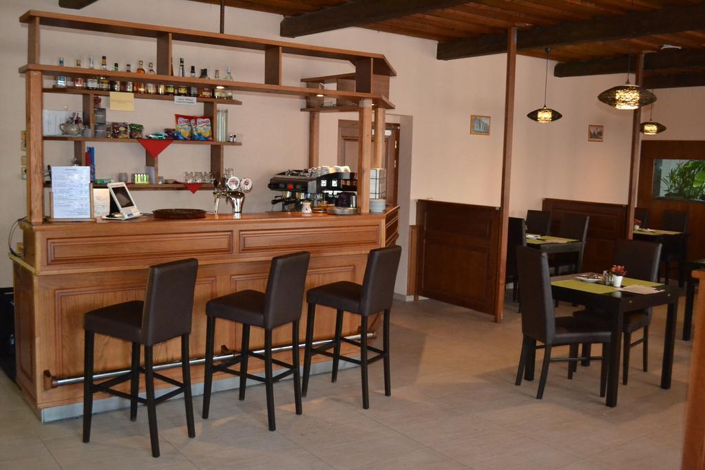 Rusovsky Penzion Bratislava Buitenkant foto