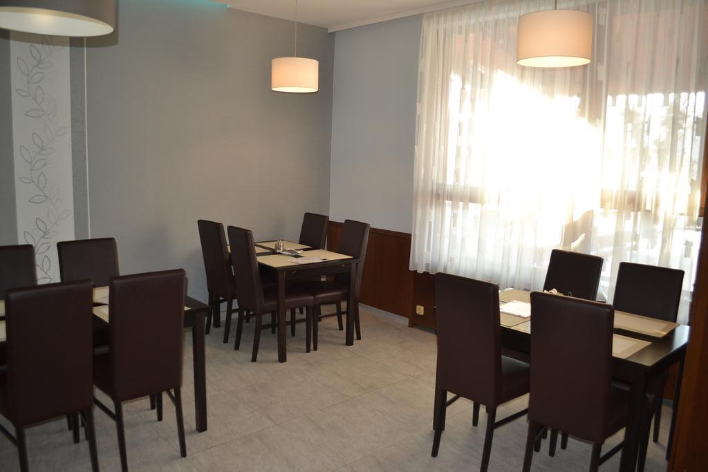 Rusovsky Penzion Bratislava Buitenkant foto